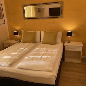 https://bettys-house-lazise-37017.hotelinveneto.com
